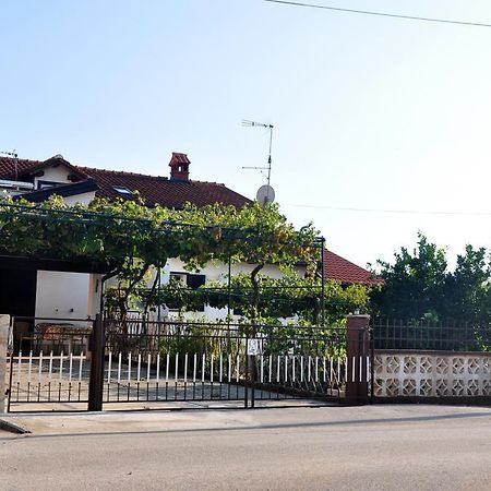 Franko Apartmani Замбратия Екстериор снимка