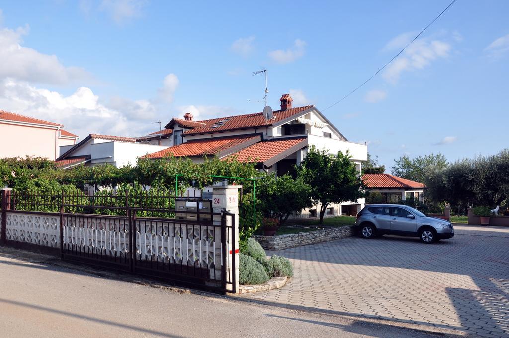 Franko Apartmani Замбратия Екстериор снимка