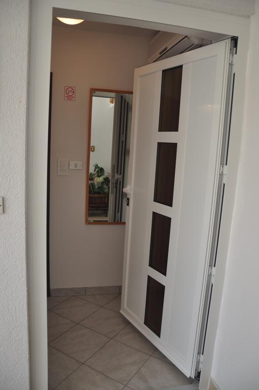 Franko Apartmani Замбратия Екстериор снимка