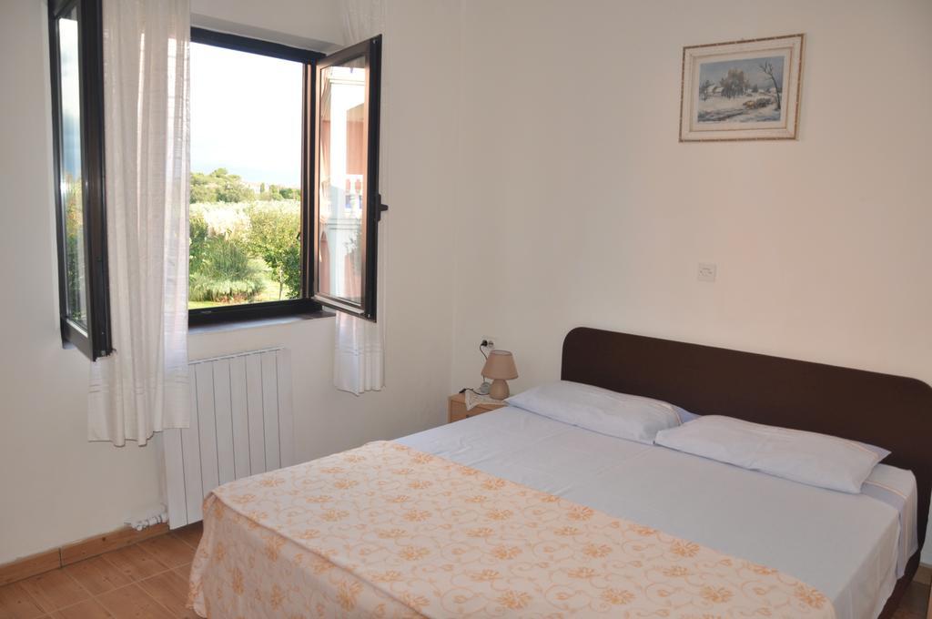 Franko Apartmani Замбратия Екстериор снимка